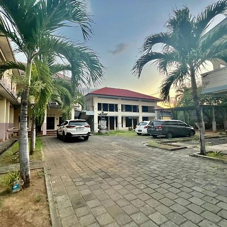 Oyo Life 93504 Kost Krisna Hotel Temukus Ngoại thất bức ảnh