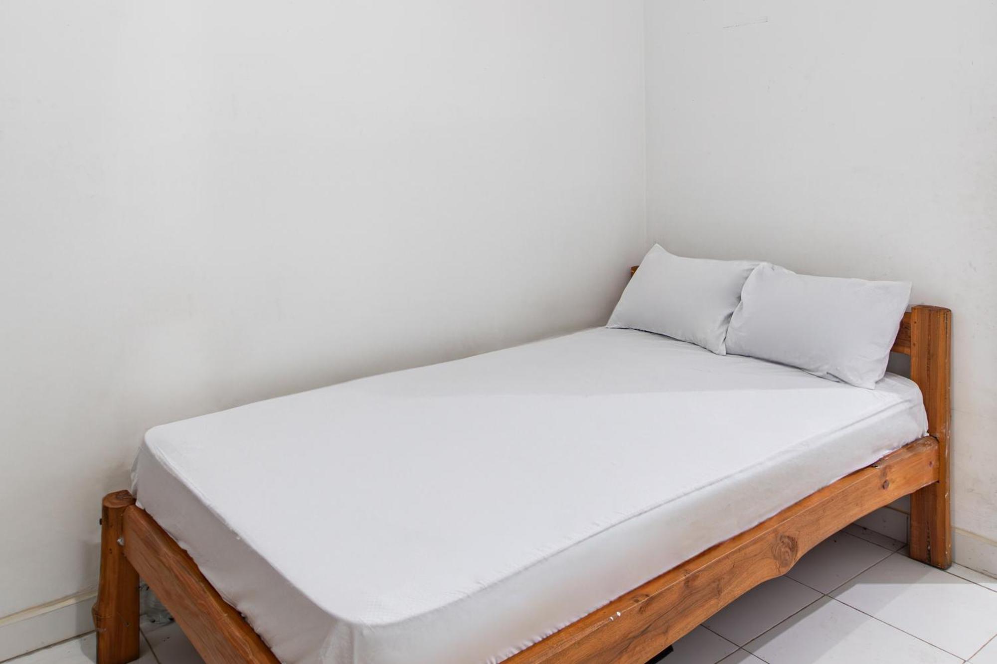 Oyo Life 93504 Kost Krisna Hotel Temukus Ngoại thất bức ảnh