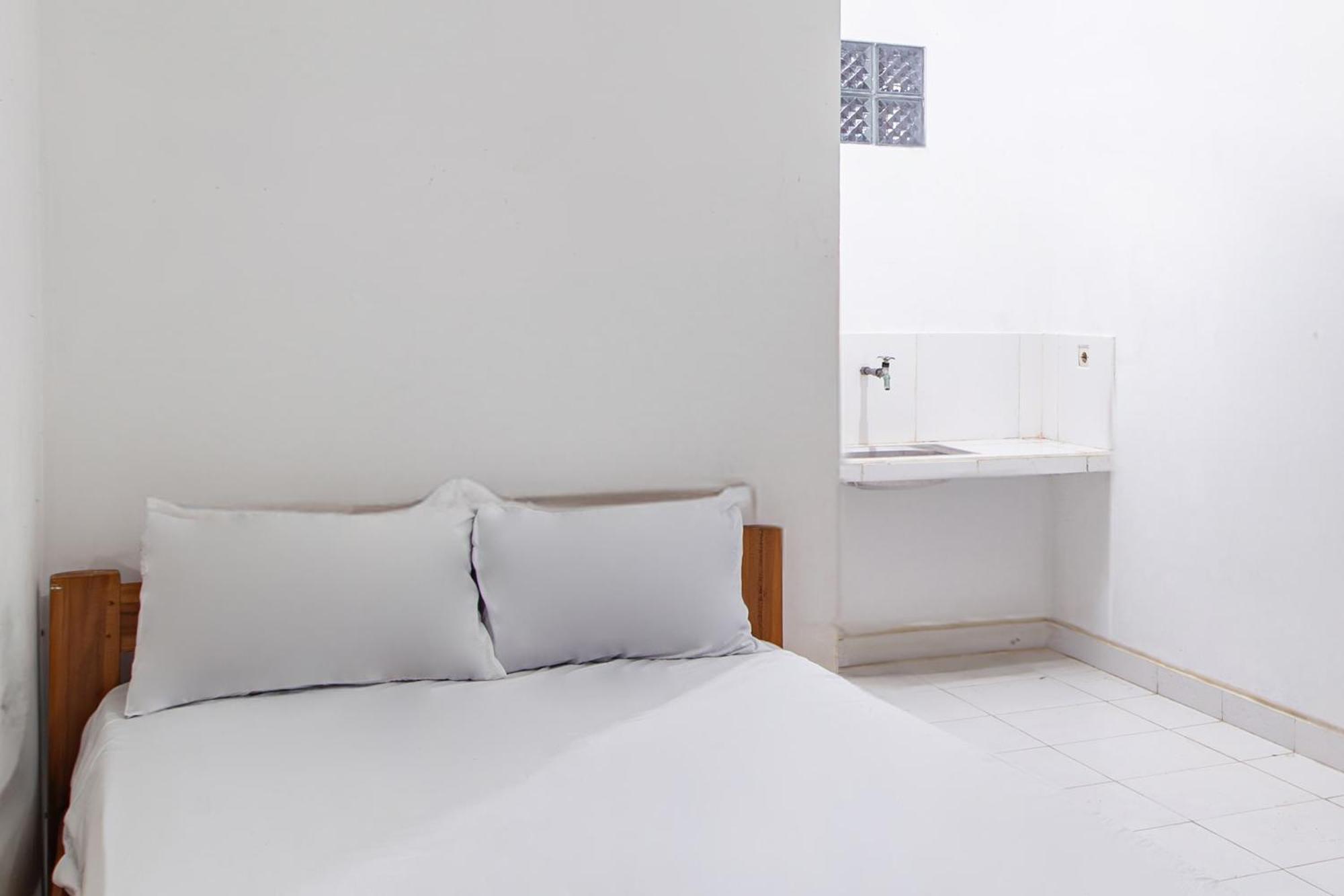 Oyo Life 93504 Kost Krisna Hotel Temukus Ngoại thất bức ảnh