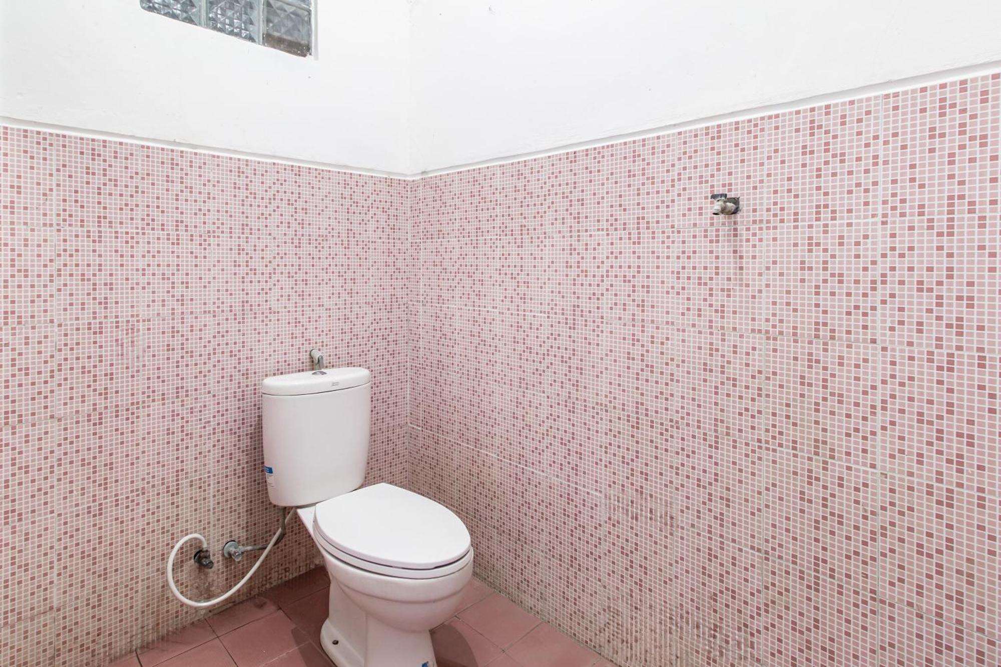 Oyo Life 93504 Kost Krisna Hotel Temukus Ngoại thất bức ảnh