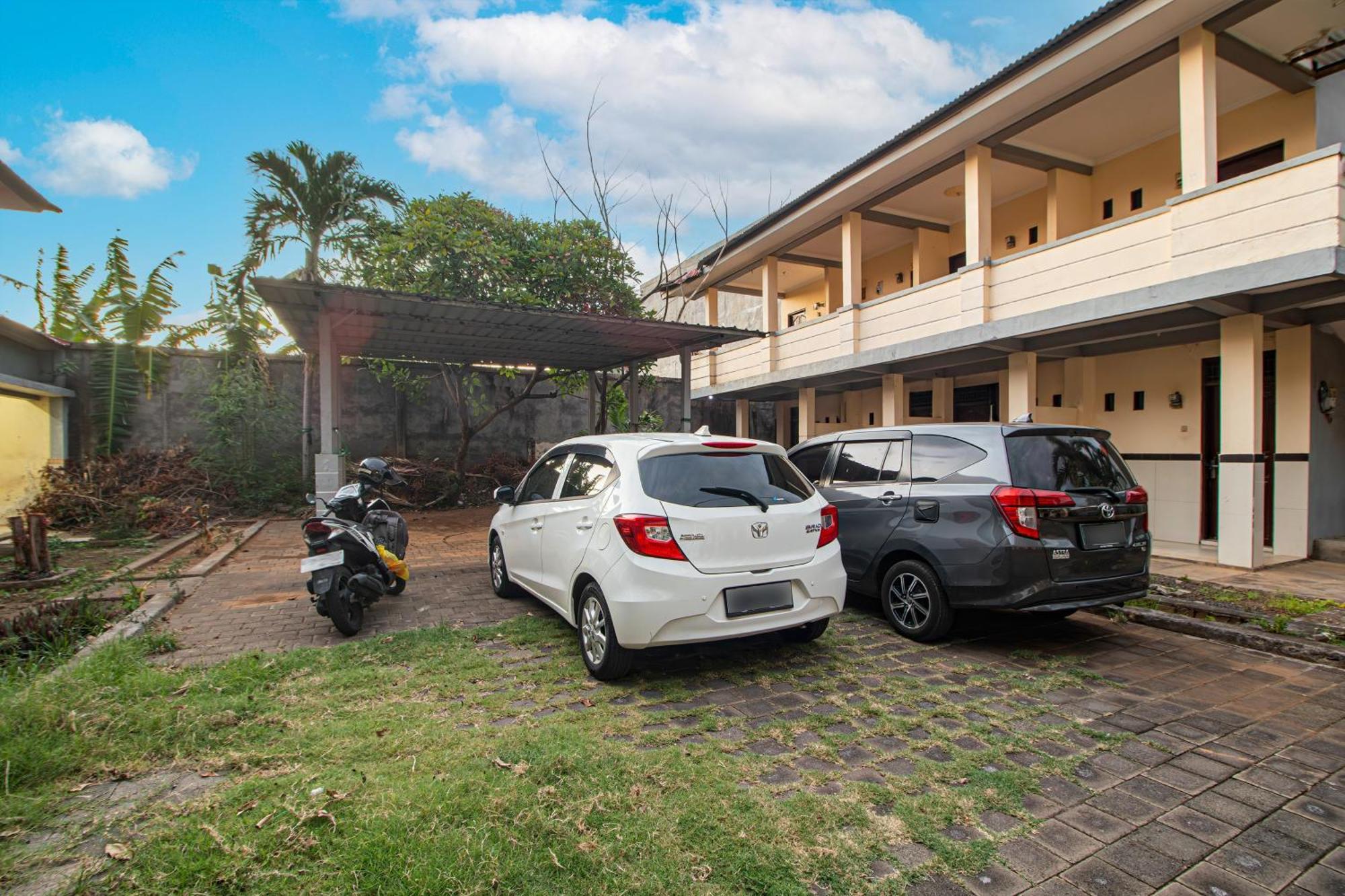 Oyo Life 93504 Kost Krisna Hotel Temukus Ngoại thất bức ảnh